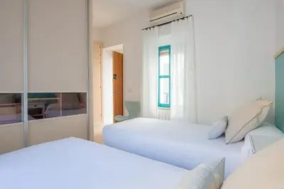 Cama o camas de una habitación en Alhondiga City Center Private House by Valcambre