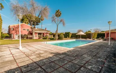 Piscina en o cerca de Beautiful Home In Moron De La Frontera