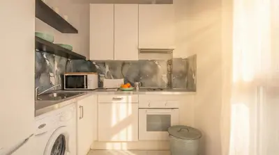 Una cocina o zona de cocina en Sunny & Central - 10' Walk Setas - FREE Garage