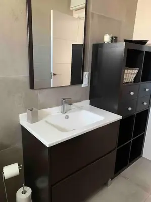 Un baño de Apto residencial piscina centro-Parking