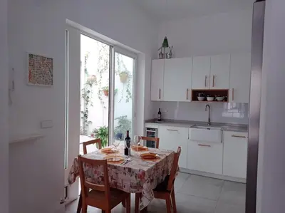 Una cocina o zona de cocina en Town house with rooftop terrace