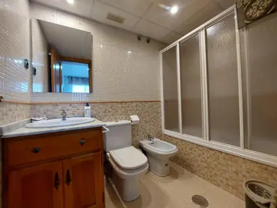 Un baño de PLAZA DEL AYUNTAMIENTO con PARKING B&A