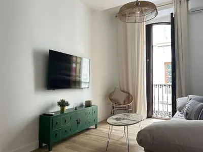 Una televisión o centro de entretenimiento en Hispalis Columnas de la Alameda