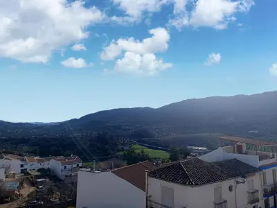 Vista general de una montaña o vista desde la casa o chalet