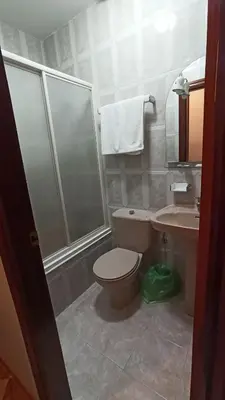 Un baño de Hostal Algaidas