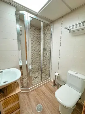 Un baño de Duplex Fuente Piedra Escrita