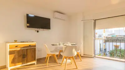 Una televisión o centro de entretenimiento en El Alma del Alcazar