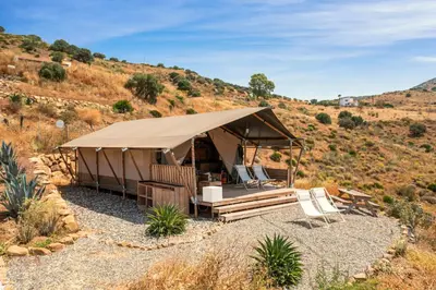 Paisaje cerca de este tented camp