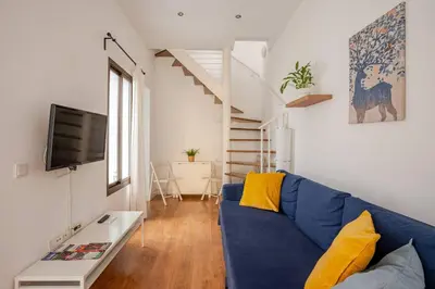 Una televisión o centro de entretenimiento en Beautiful Ground Floor Duplex in the heart of Seville