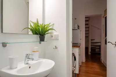 Un baño de Beautiful Ground Floor Duplex in the heart of Seville