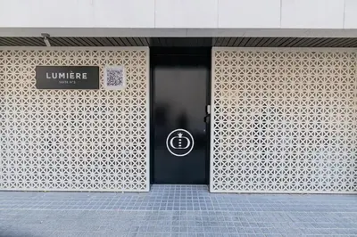 Certificado, premio, señal o documento que está expuesto en BHost - Lumière Suites