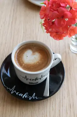 Utensilios para hacer té y café en Hotel Infanta Leonor