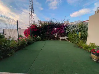 Jardín al aire libre en Casa de diseño con jardín cerca de Córdoba