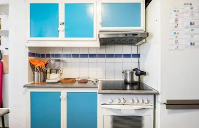 Una cocina o zona de cocina en Habitaciones privadas con cama doble en Sevilla