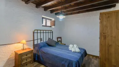 Cama o camas de una habitación en Combinación Serval y Pedrizas Montefrío by Ruralidays