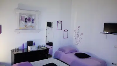 Una televisión o centro de entretenimiento en Hotel Casa Grande