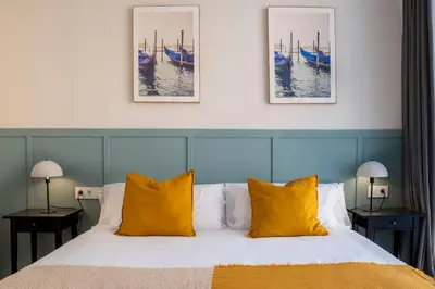 Cama o camas de una habitación en LeonAlba House Private Villa Private rooftop Private Pool Private Andalusian Courtyard Free Parking BBQ 8 Guests