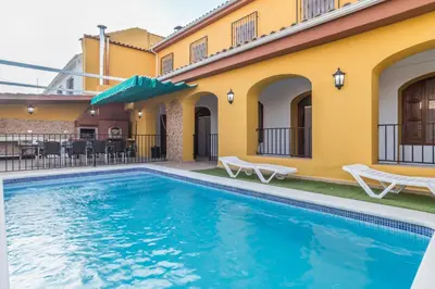 Piscina en o cerca de Casa Rural La Loma