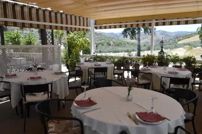 Un restaurante o sitio para comer en Hotel Arco del Sol