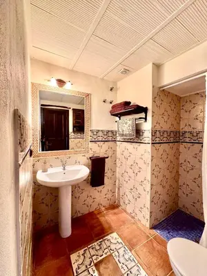 Un baño de Rincón ÁRABE junto al TEMPLO ROMANO y AYUNTAMIENTO