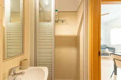 Un baño de ISG Apartments Estudio en La Alameda 2