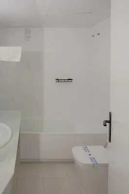 Un baño de Precioso piso residencial