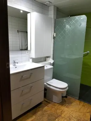 Un baño de 602 Moderno y Amplio apartamento en Valdeolleros
