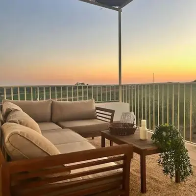Casa Caraza. Un olivar con vistas al castillo de Juego de Tronos