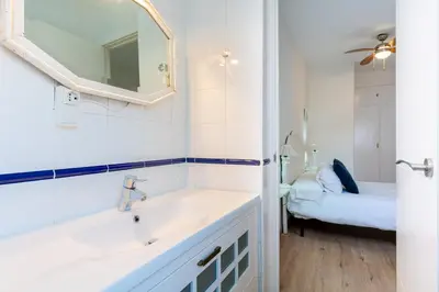 Un baño de San Bernardo by TheGoodTourist