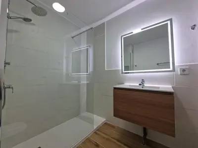 Un baño de DS LealHomes, patio and terrace