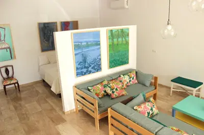 Zona de estar de Nuevo Estudio moderno, agradable y cómodo