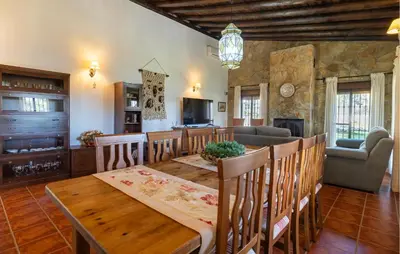Zona de estar de 4 Bedroom Stunning Home In Guillena