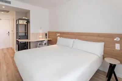 Cama o camas de una habitación en B&B HOTEL Écija