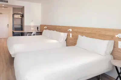 Cama o camas de una habitación en B&B HOTEL Écija