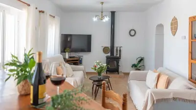 Una televisión o centro de entretenimiento en Casa Brenda Donald Antequera by Ruralidays