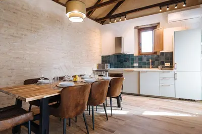Una cocina o zona de cocina en Preciosa Casa Renovada Centro Histórico 11 personas