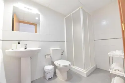 Un baño de New Premium Apartment - Free Parking & Pools