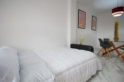 Cama o camas de una habitación en Luminoso estudio Gran Plaza
