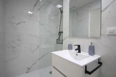 Un baño de Luminoso estudio Gran Plaza