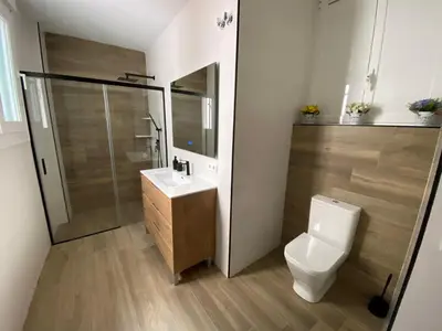 Un baño de SUITES DEL MAR y SUITE DE CÓRDOBA - Apartmentos en pleno centro