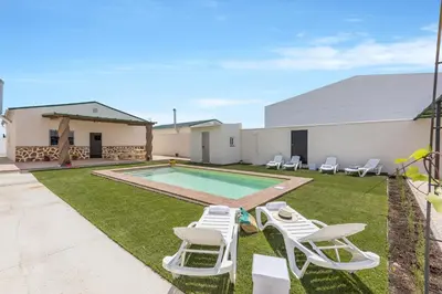 Piscina en o cerca de Casa Rural Lola - Lantejuela