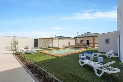 Piscina en o cerca de Casa Rural Lola - Lantejuela