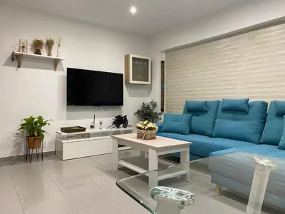 Una televisión o centro de entretenimiento en Enmitatiko Alcázar Viejo