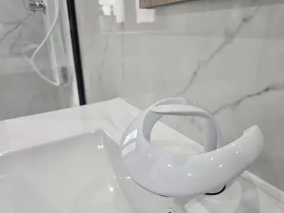 Un baño de Nueva PENSION CIBELES