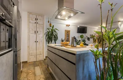 Una cocina o zona de cocina en Good times Sevilla