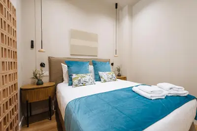 Cama o camas de una habitación en New Hostly Alameda Apartments