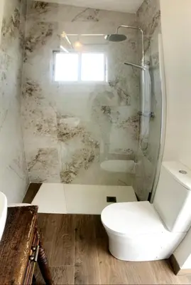 Un baño de Casita Alonso, piscina privada
