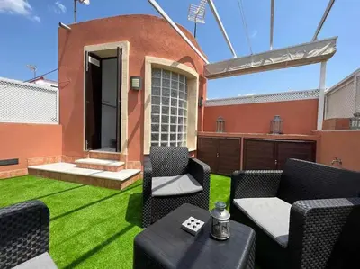 Zona de estar de Casa Sol. Casa con garaje.