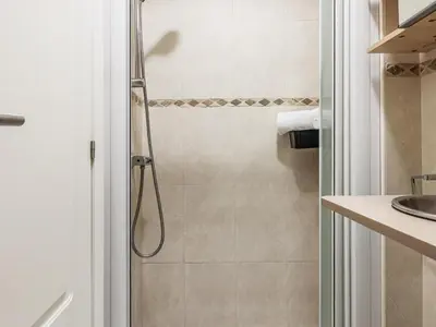 Un baño de Bonito estudio en calle Fería