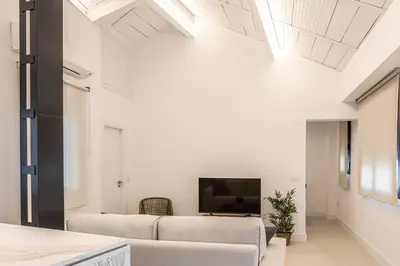 Una televisión o centro de entretenimiento en Royar 4 ático